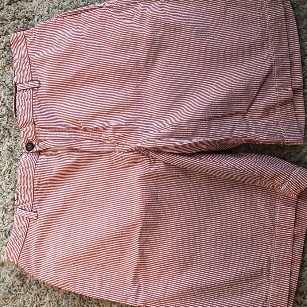 Men’s Izod Red/ white seersucker shorts